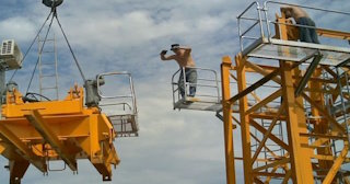 Демонтаж башенного крана в Новосибирске - услуги по демонтажу от Спецтрансмонтаж от 1539 руб.