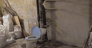 Демонтаж сантехкабины в панельном доме - цена от 1026 рублей | Спецтрансмонтаж